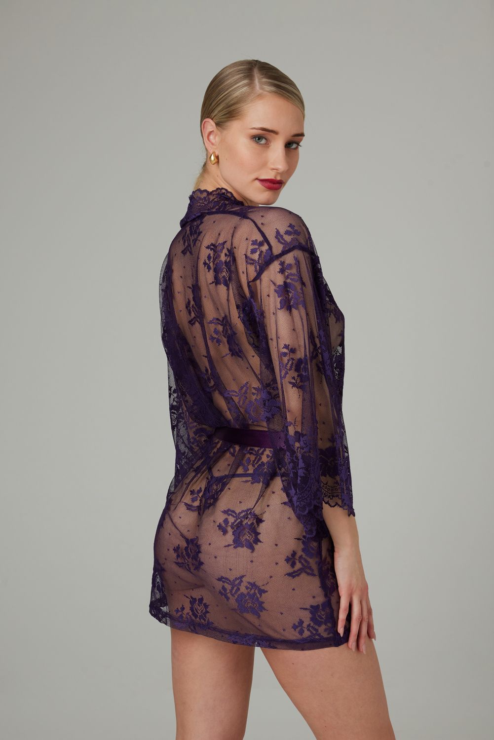Christine – Graceful Spitzen-Kimono – Lila