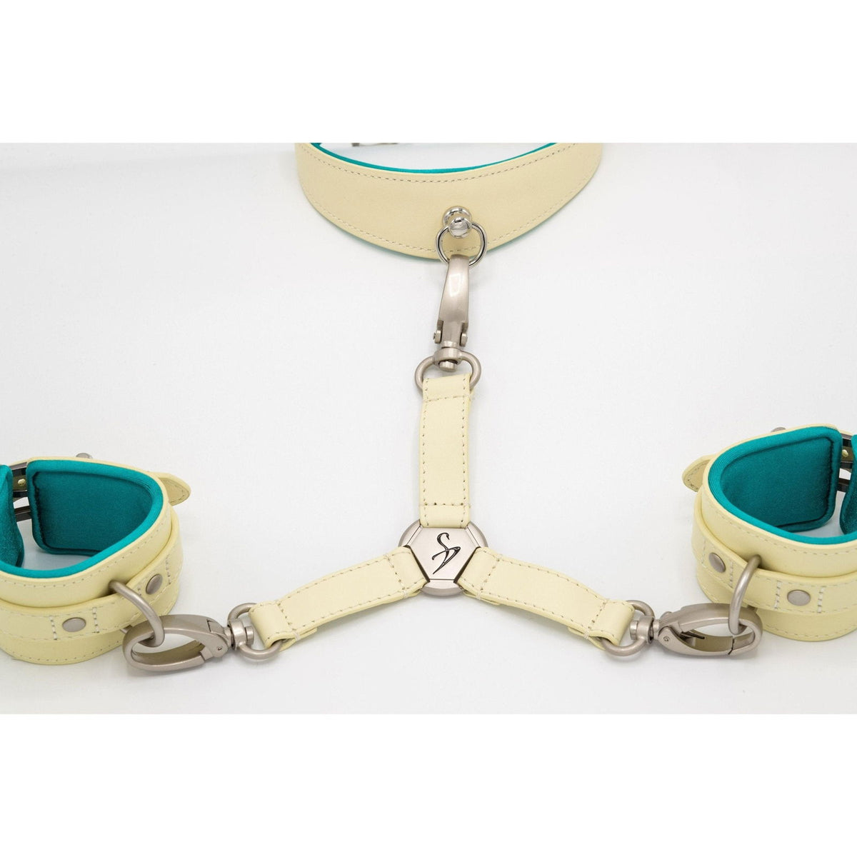 Black Swan DesignZ - Hogtie Triangle – Produktansicht 6
