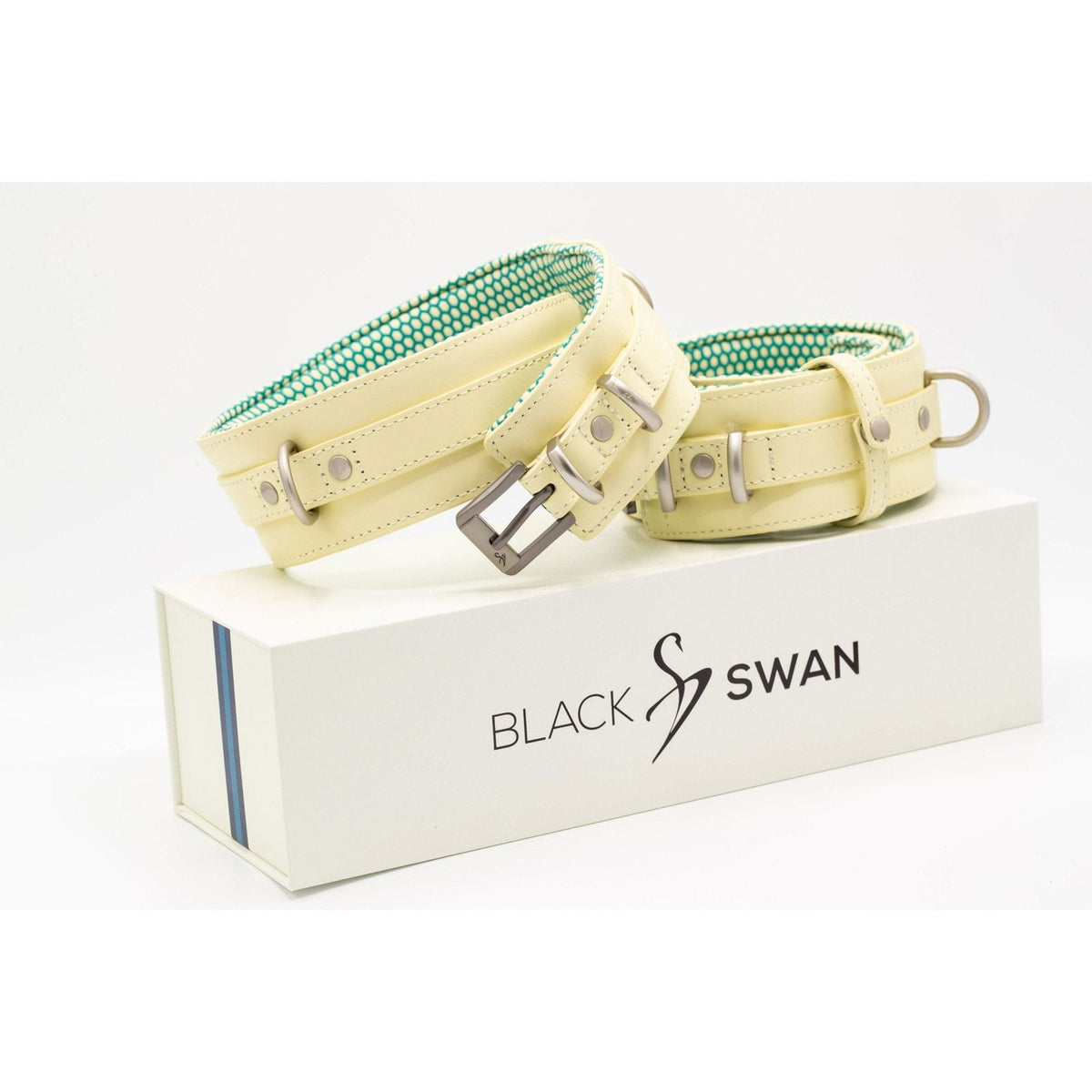 Black Swan DesinZ – Oberschenkelfesseln – Produktansicht 3